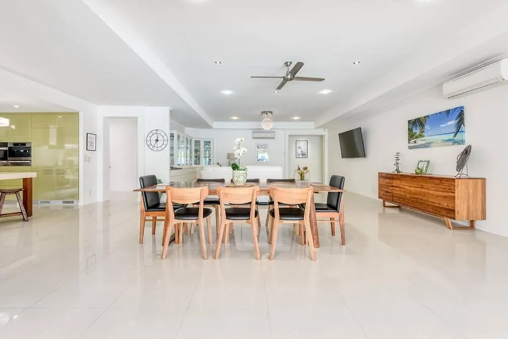 The White House - 5 Bedrooms Close To Town & Beach Port Douglas 0*,  Ausztrália